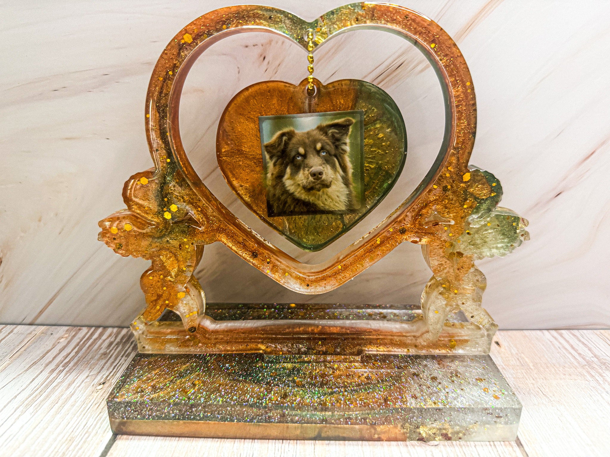 Von Engeln gehaltenes Erinnerungsstück "Tiere"