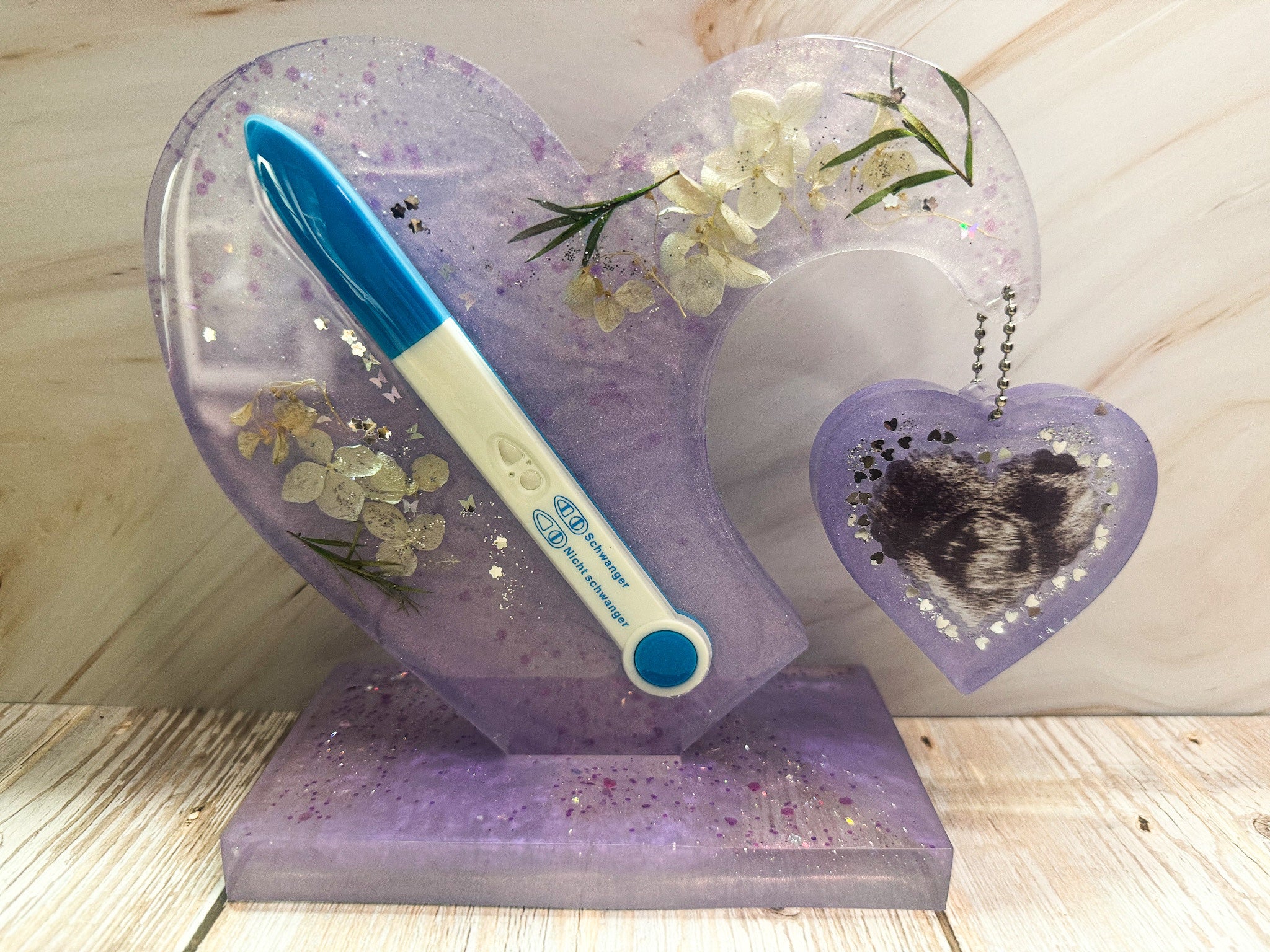 Herzförmiges Erinnerungsstück "Schwangerschaft" mit Anhänger