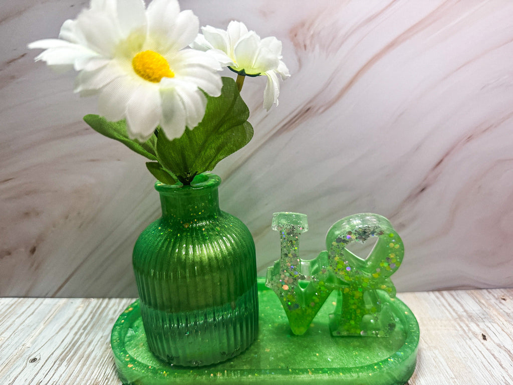 Vase auf kleinem Tablett mit Love Aufsteller